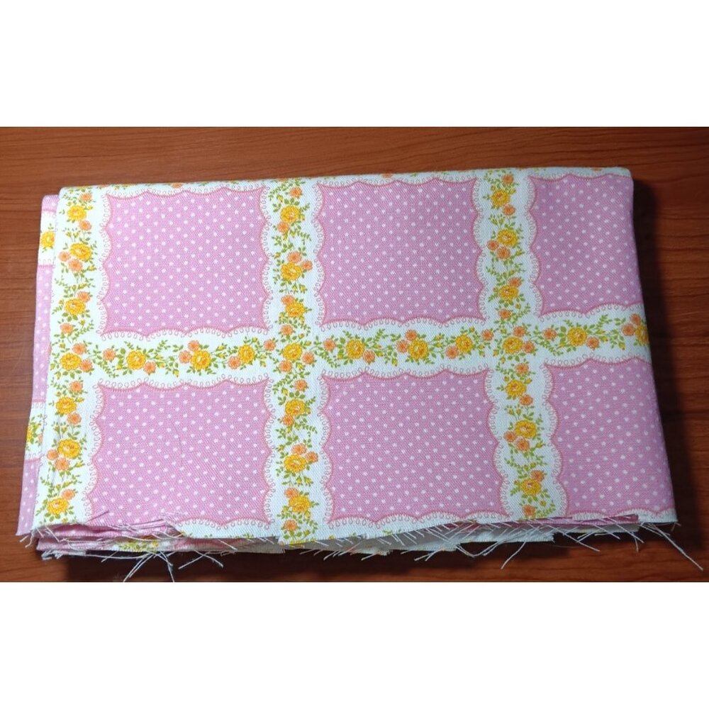 VTG Concord Fabrics Pink Polka Dot Scalloped Flower Border Squares .75 x 45"